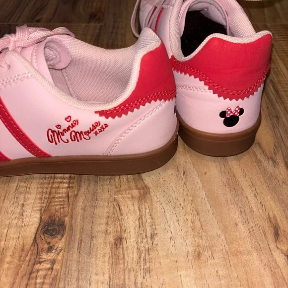 Minnie Mouse Sneakers - Picture 4 of 6